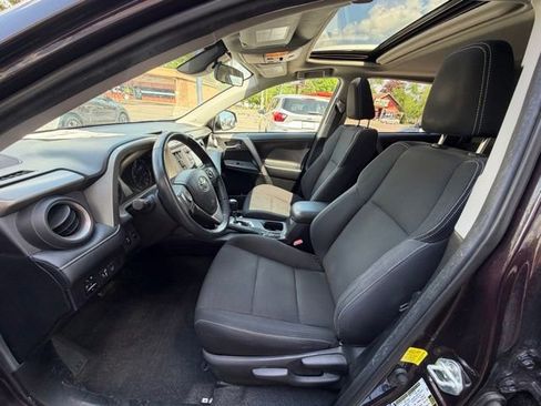 Used 2018 Toyota RAV4 XLE AWD/4WD image 9