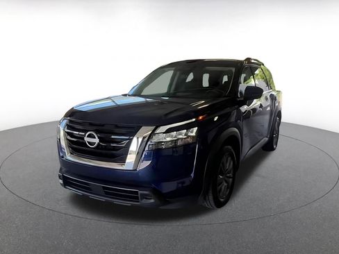 Used 2025 Nissan Pathfinder SV image 7