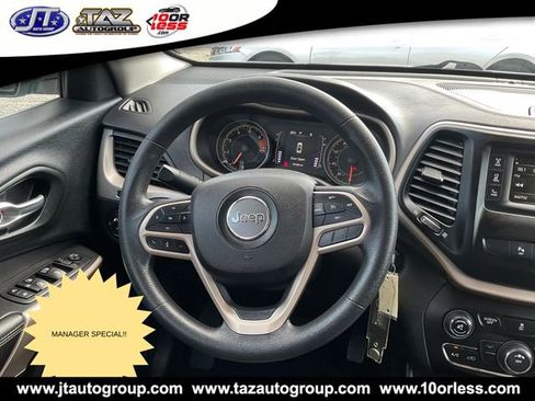 Used 2018 Jeep Cherokee Latitude image 12