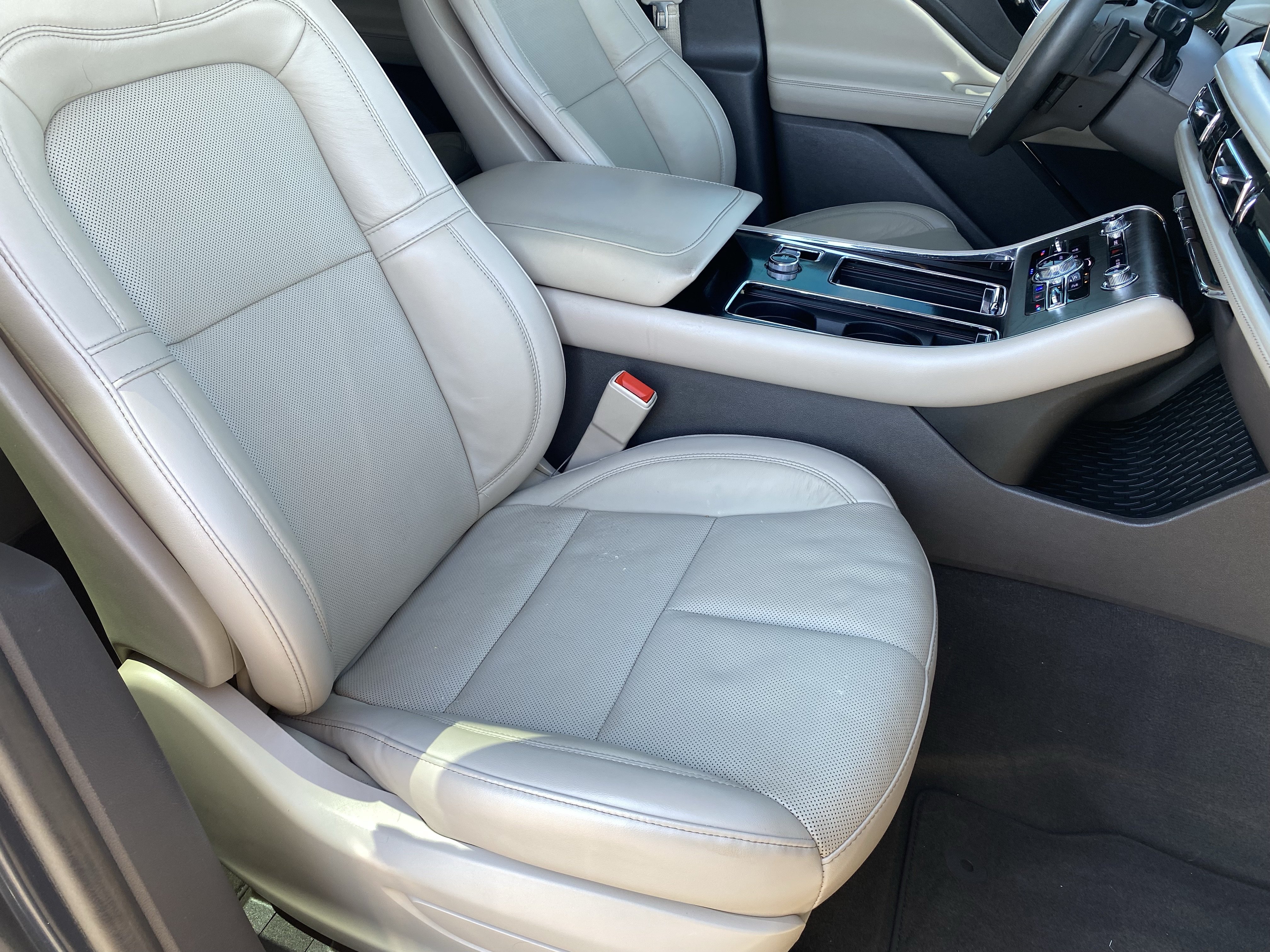 Used 2022 Lincoln Aviator Reserve w/ Equipment Group 201A RWD image 10