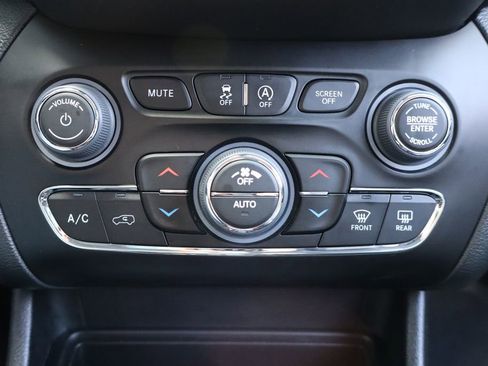 Used 2023 Jeep Cherokee Altitude Lux AWD/4WD image 9