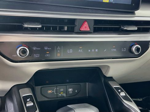 Used 2025 Kia Sorento EX w/ Panoramic Sunroof Package AWD/4WD image 16