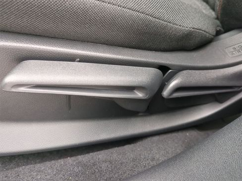 Used 2023 Honda HR-V LX image 18