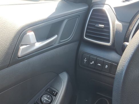 Used 2019 Hyundai Tucson Value FWD image 31