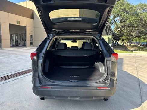 Used 2019 Toyota RAV4 XLE Premium FWD image 4