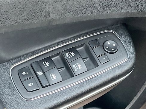 Used 2023 Chrysler 300 Touring w/ Sport Appearance Package image 17