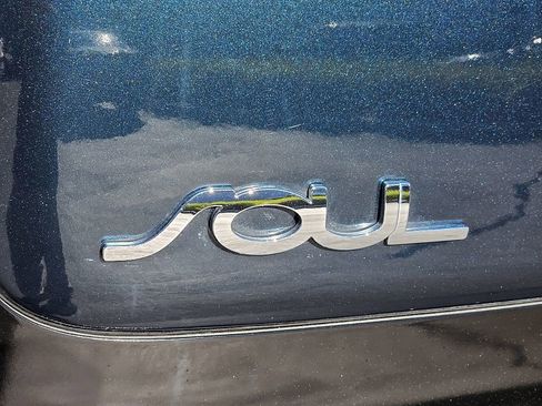 Used 2018 Kia Soul + image 14