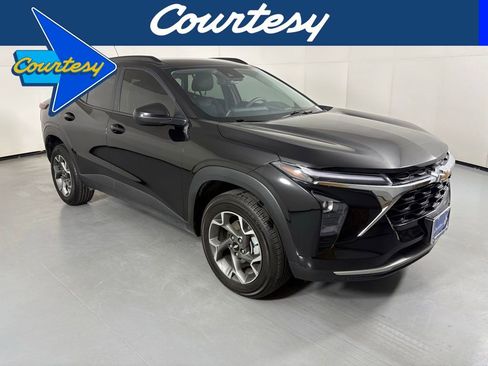 Used 2024 Chevrolet Trax LT FWD image 1