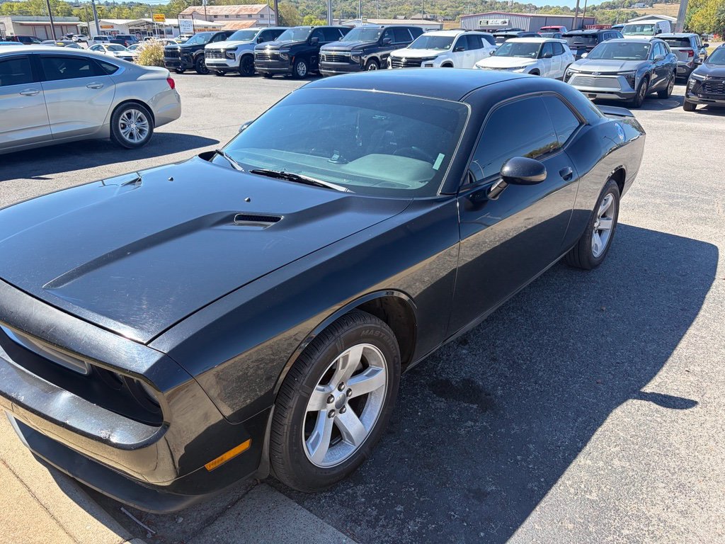 Used 2014 Dodge Challenger SXT RWD image 1
