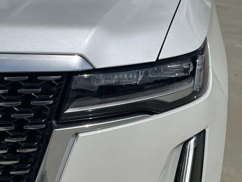 Used 2024 Cadillac Escalade Premium Luxury w/ Performance Package image 9