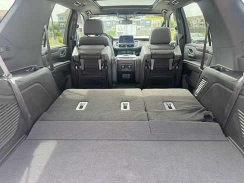 Used 2022 Chevrolet Tahoe Z71 w/ Luxury Package AWD/4WD image 33