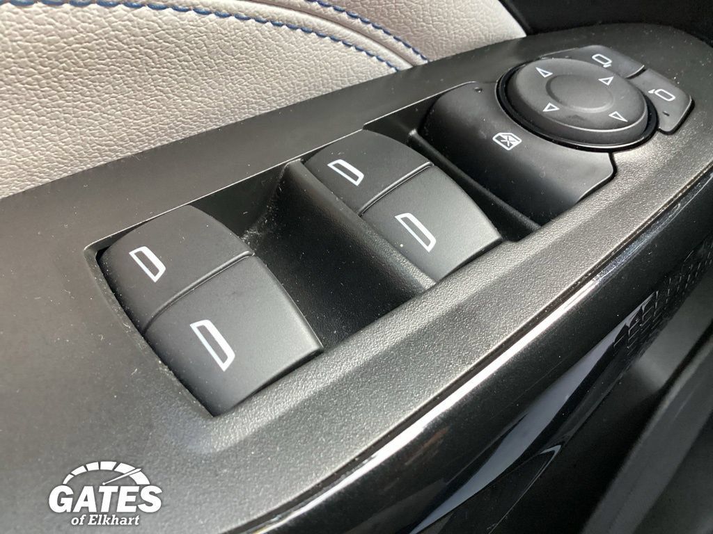 Used 2025 Chevrolet Trax LT w/ LT Convenience Package FWD image 25