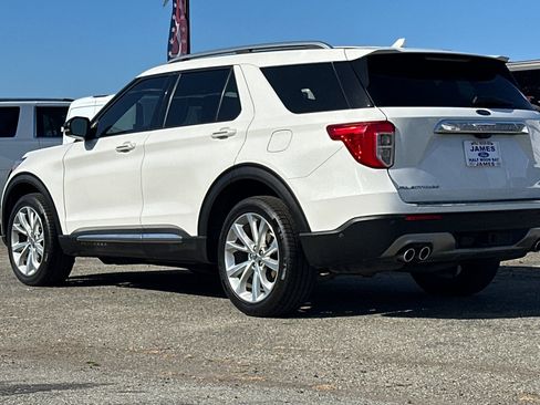 Used 2022 Ford Explorer Platinum w/ Equipment Group 601A AWD/4WD image 3