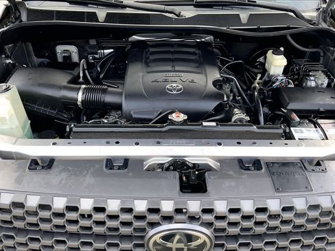 Used 2018 Toyota Tundra SR5 w/ SR5 Upgrade Package RWD image 30