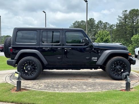 Used 2018 Jeep Wrangler Unlimited Sport AWD/4WD image 8