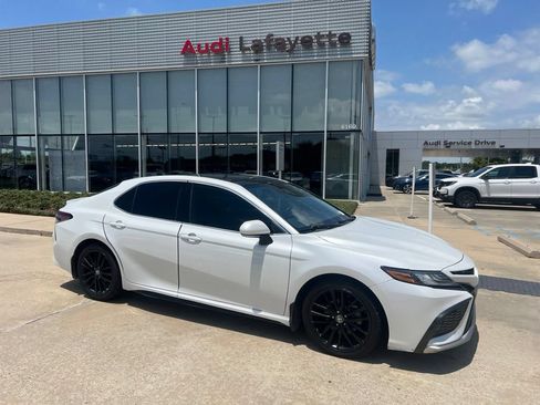 Used 2021 Toyota Camry XSE FWD image 4