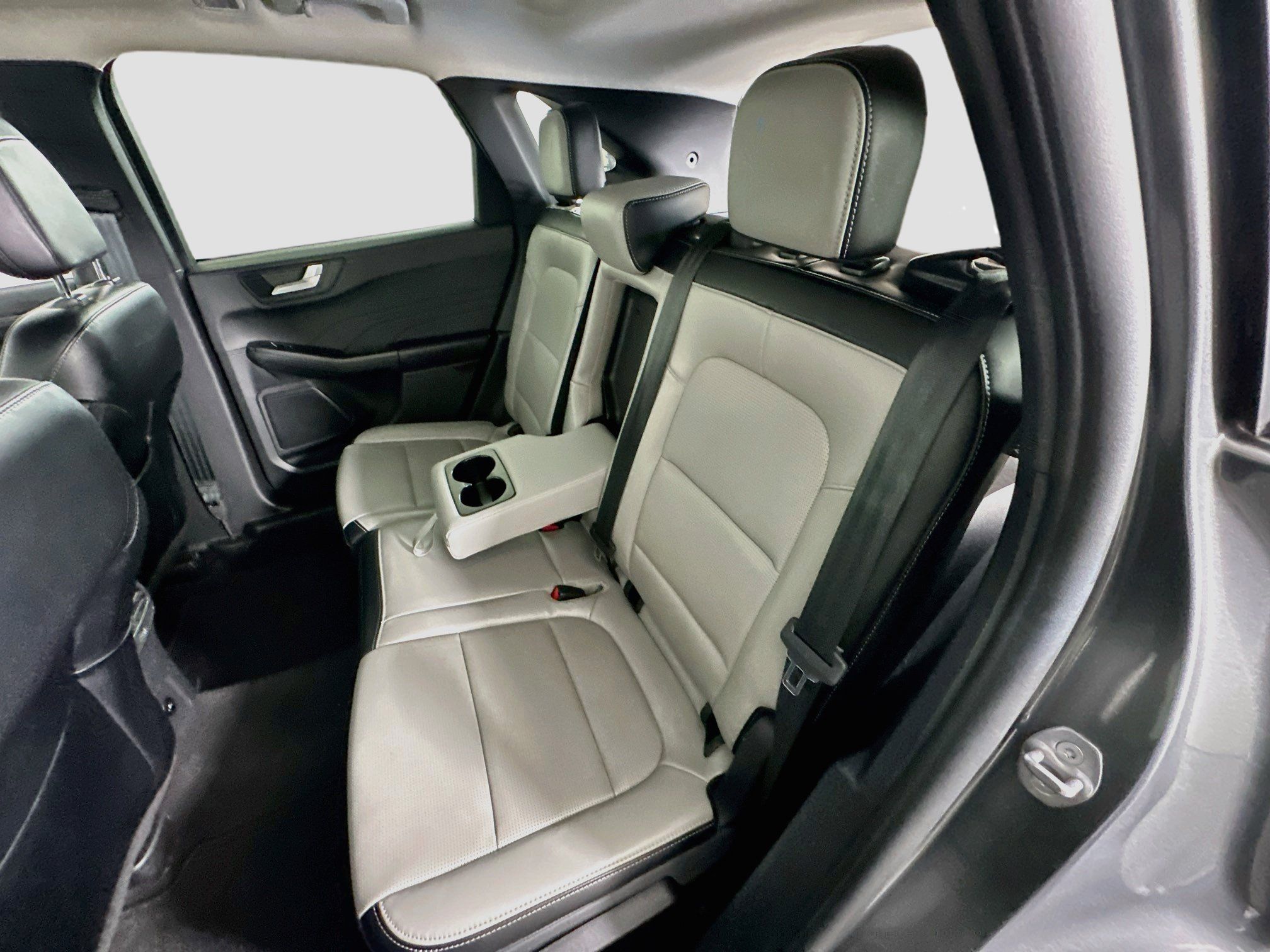 Used 2025 Ford Escape Platinum AWD/4WD image 28