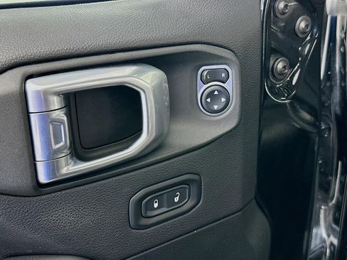 Used 2021 Jeep Wrangler Unlimited Sahara image 31