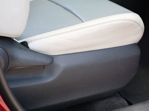 Used 2019 Toyota RAV4 XLE Premium FWD image 30