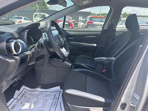Used 2025 Nissan Versa SV FWD image 11