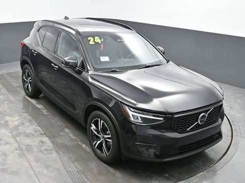 Used 2024 Volvo XC40 B5 Core image 22