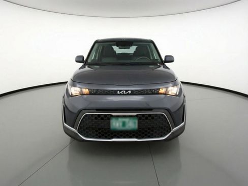 Used 2025 Kia Soul LX w/ LX Technology Package image 2