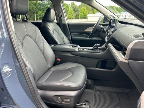 Used 2025 Toyota Grand Highlander AWD Hybrid image 23
