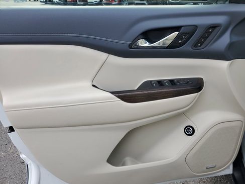 Used 2021 GMC Acadia Denali w/ Denali Technology Package image 24