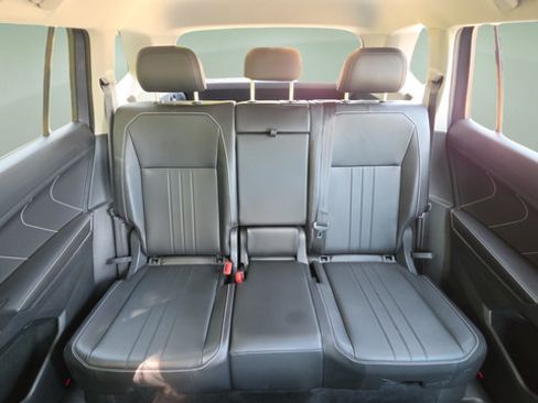 Used 2024 Volkswagen Tiguan SE AWD/4WD image 19