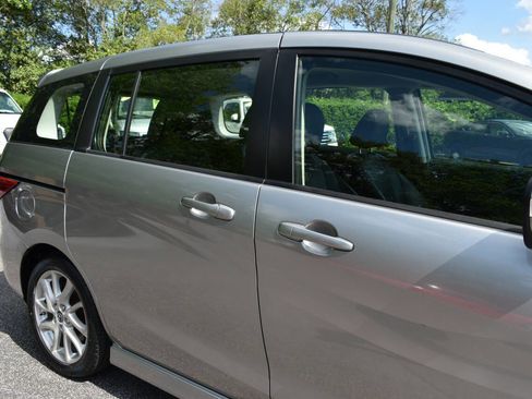Used 2013 MAZDA MAZDA5 Grand Touring FWD image 35