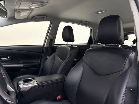 Used 2017 Toyota Prius V Four FWD image 13