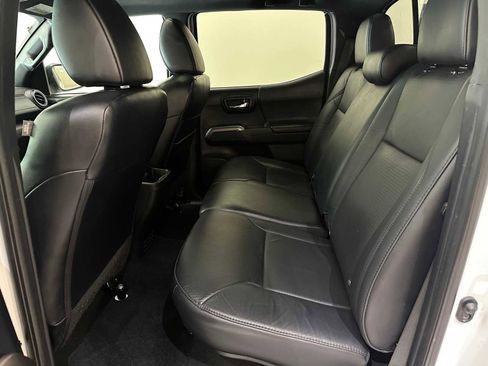 Used 2021 Toyota Tacoma Limited AWD/4WD image 23