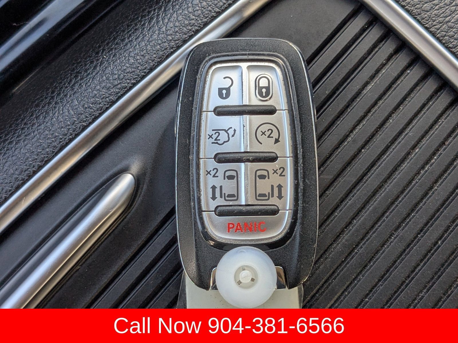 Used 2024 Chrysler Pacifica Limited FWD image 33