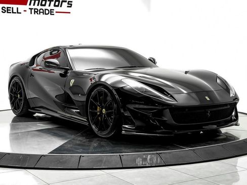 Used 2019 Ferrari 812 Superfast RWD image 3