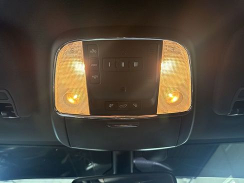 Used 2018 Jeep Grand Cherokee Limited image 19