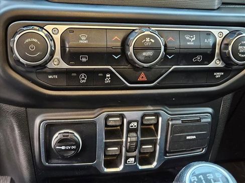 Used 2019 Jeep Wrangler Unlimited Sahara w/ LED Lighting Group image 12