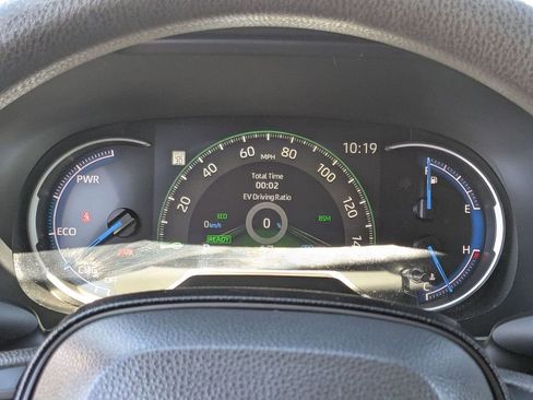 Used 2025 Toyota RAV4 XLE image 18