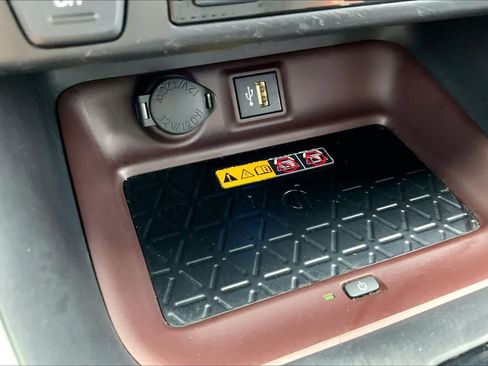 Used 2023 Toyota RAV4 Limited AWD/4WD image 34