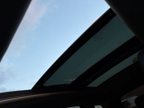 Used 2025 Kia Sportage SX image 25