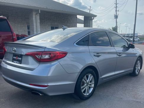 Used 2017 Hyundai Sonata SE FWD image 3