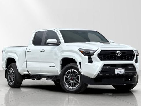 Used 2025 Toyota Tacoma TRD Sport AWD/4WD image 1