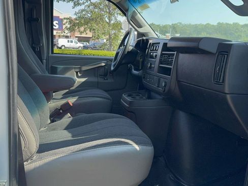 Used 2025 GMC Savana 2500 RWD image 15
