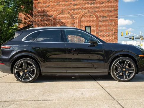 Used 2020 Porsche Cayenne w/ Premium Package AWD/4WD image 4