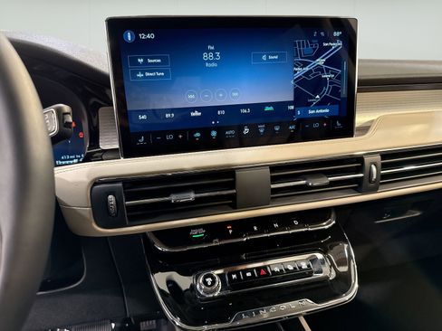 New 2026 Lincoln Corsair Premiere FWD image 17