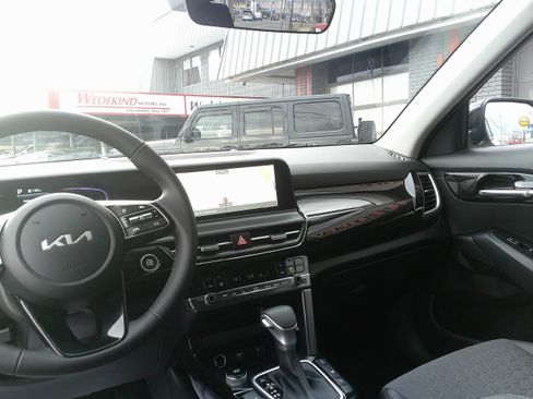 Used 2025 Kia Seltos S image 21
