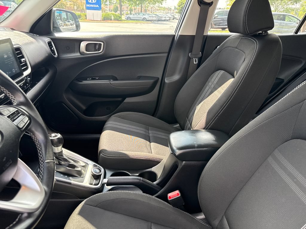 Certified 2024 Hyundai Venue SEL FWD image 13