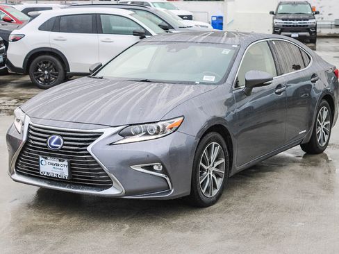 Used 2017 Lexus ES 300h image 3