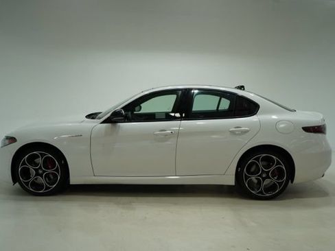 Used 2026 Alfa Romeo Giulia AWD image 4