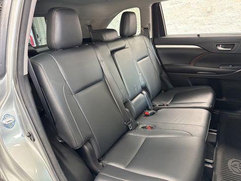Used 2018 Toyota Highlander XLE image 47