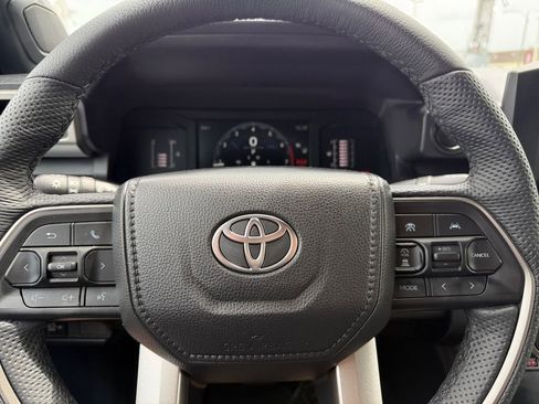 Used 2025 Toyota Tacoma SR5 AWD/4WD image 34